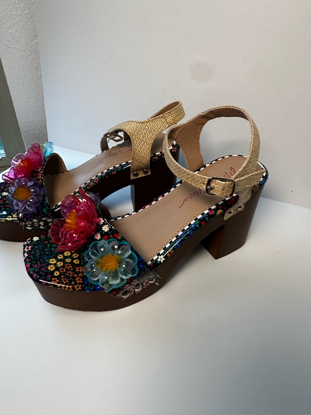 Betsey Johnson Elayne Floral Platform Sandals w/Multicolor Flower Jelly Details - Picture 6 of 10
